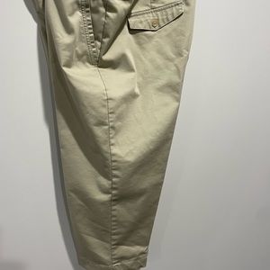 Women’s Docker’s khaki capris Size 16